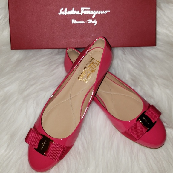 SALVATORE FERRAGAMO VARINA PATENT LEATHER FLATS - Picture 3 of 8